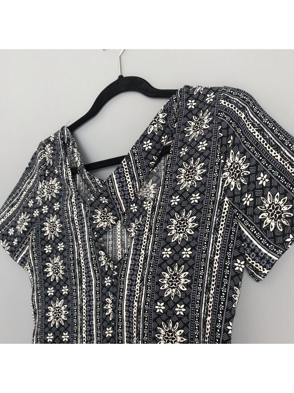 Hollister Border Print Mini Dress With Cross Back Size Small - Picture 6 of 10
